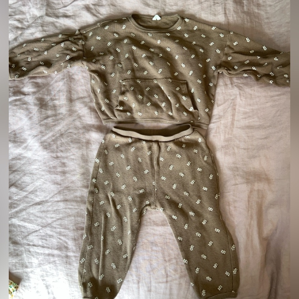 Quincy Mae Floral Sweatshirt/pant set